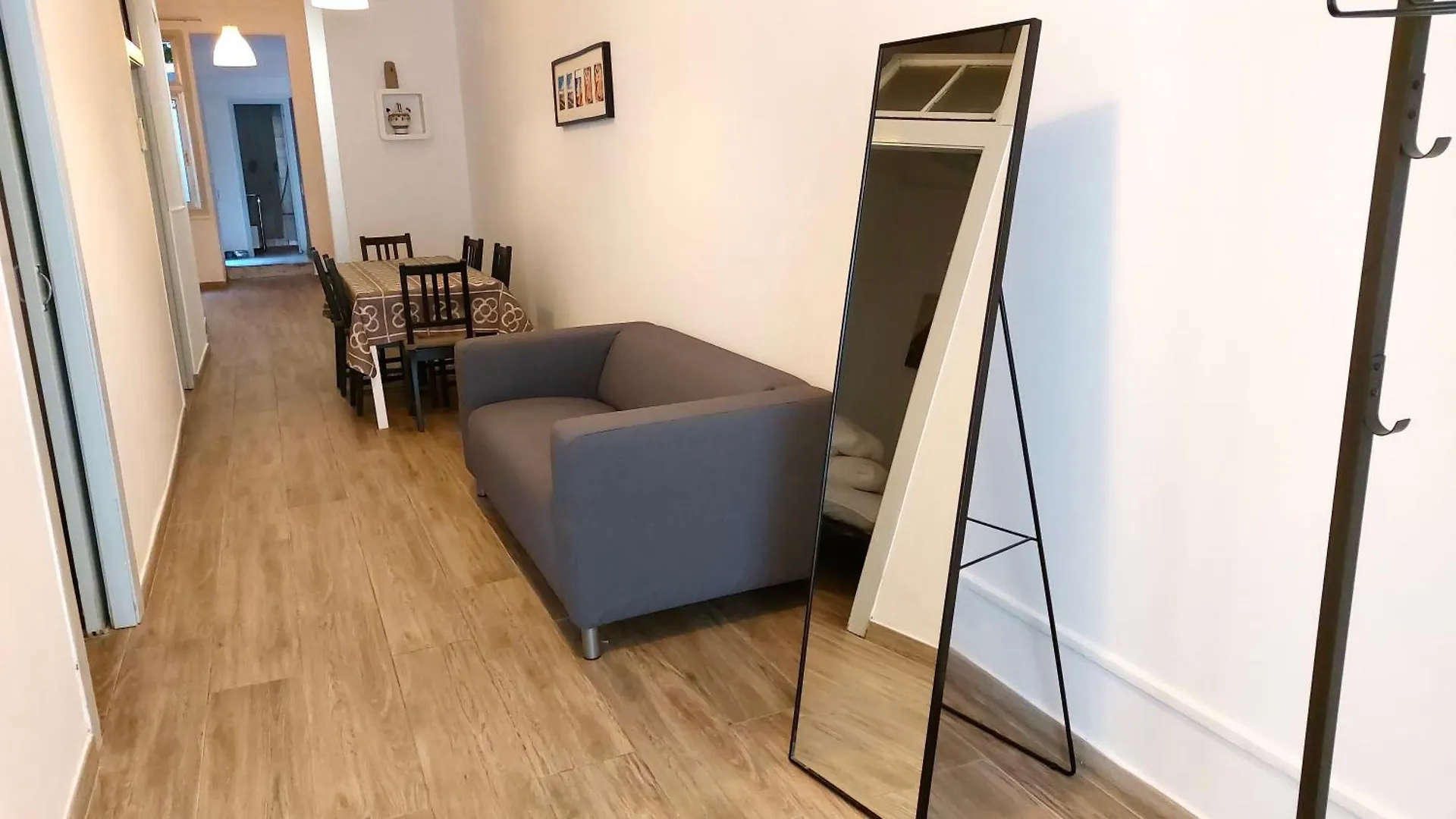 Clot Mirabarna Apartments Barcelona 0*,
